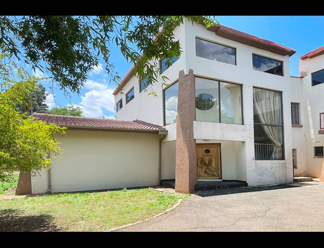 6 BEDROOM HOUSE FOR SALE IN PRESIDENT PARK